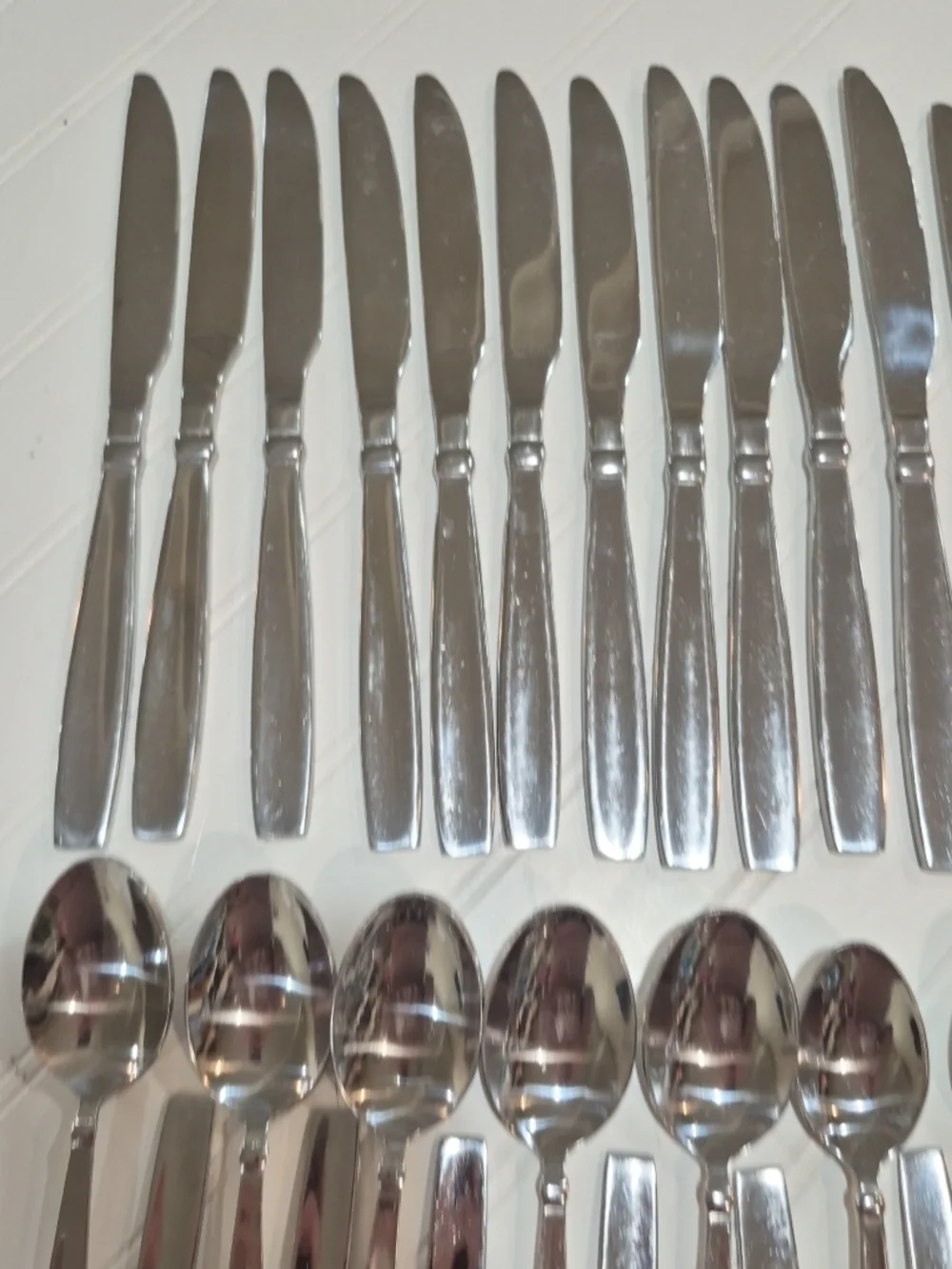Oneida Polished Silver‎ Flatware Set - Mirror Finish